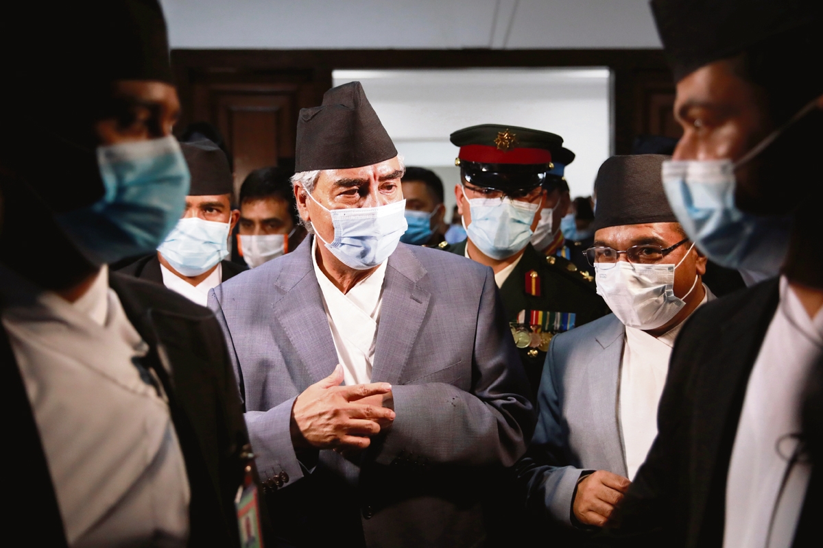 Der neue nepalesische Ministerpräsident Sher Bahadur Deuba kurz nach Amtsantritt
