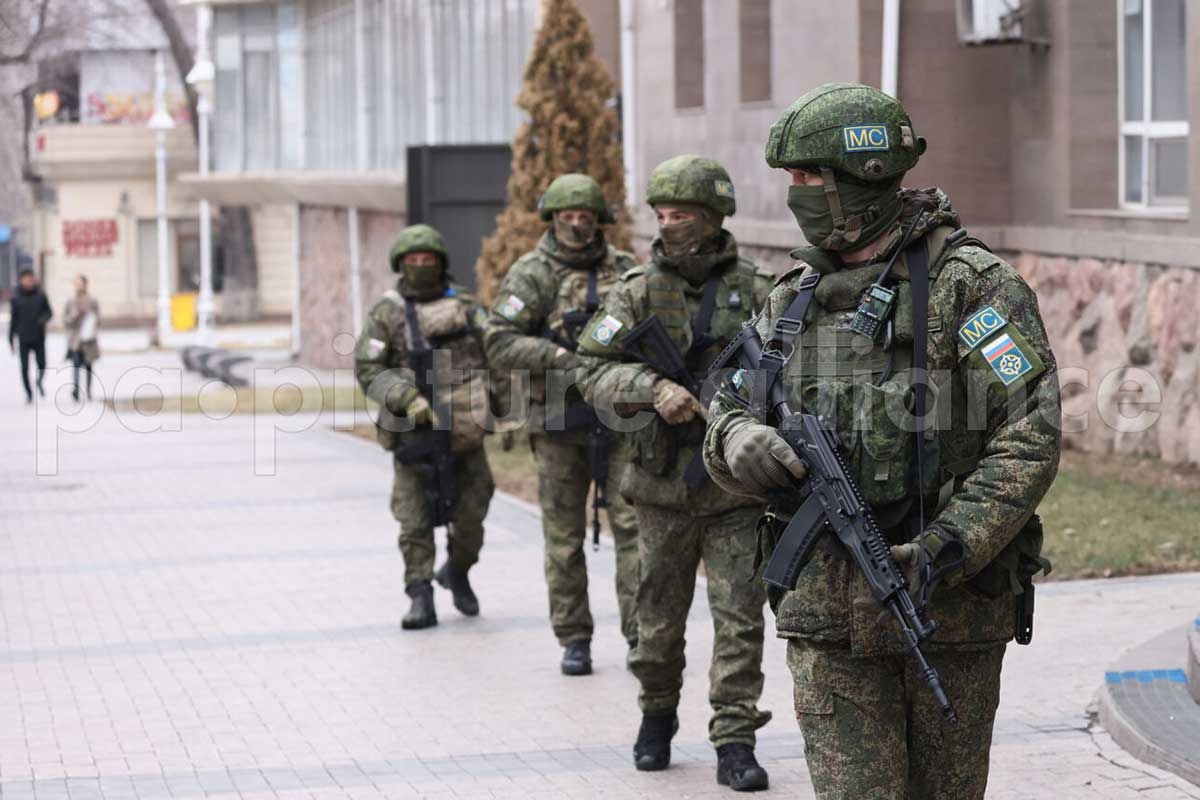 Russische Soldaten in Almaty