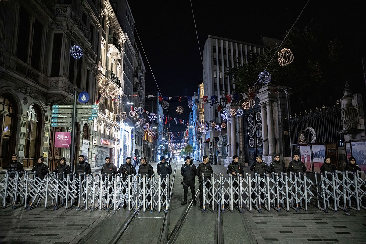 Polizeiabsperrung in Istanbuls İstiklal Caddesi