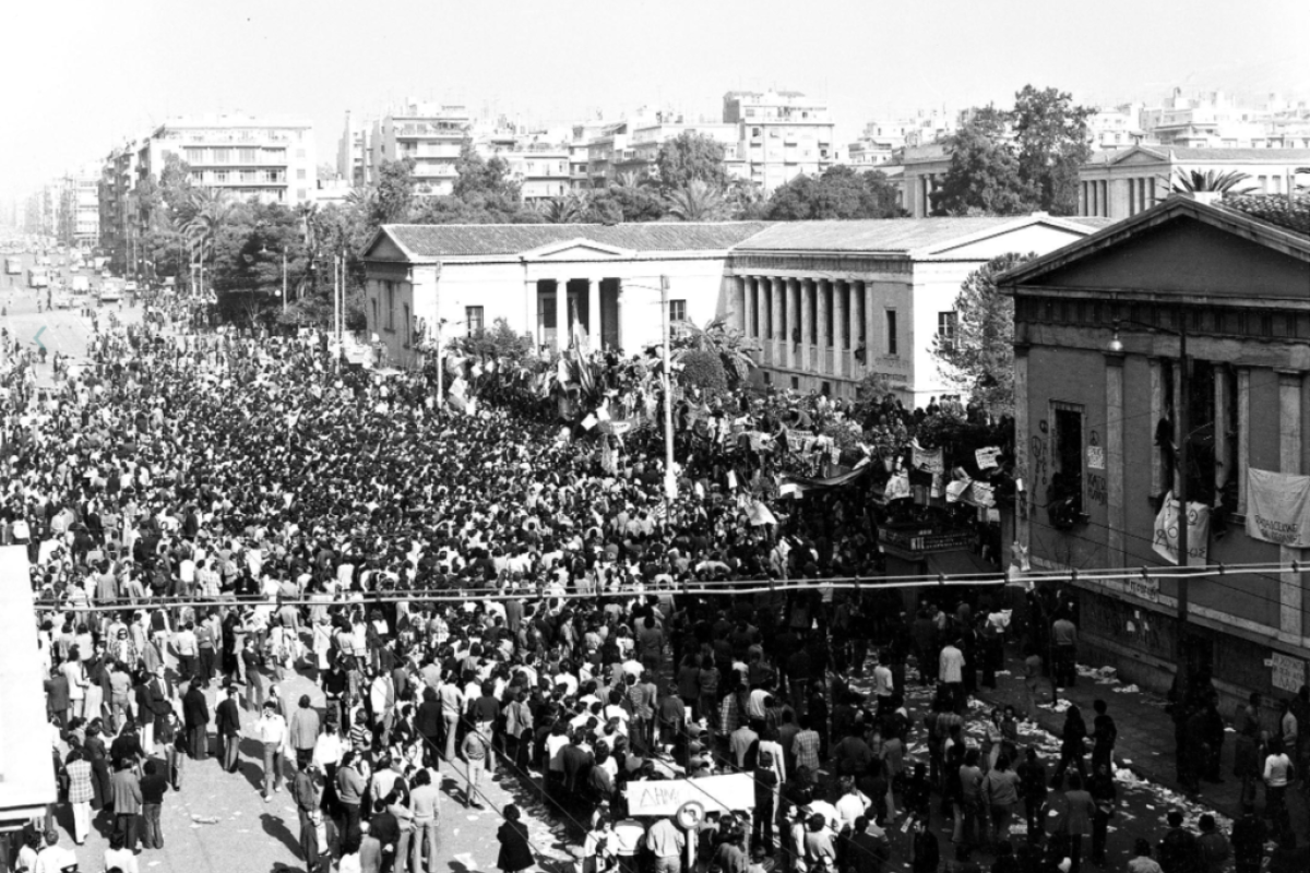 Eine Demonstration im November 1973 vor der Universität in Athen