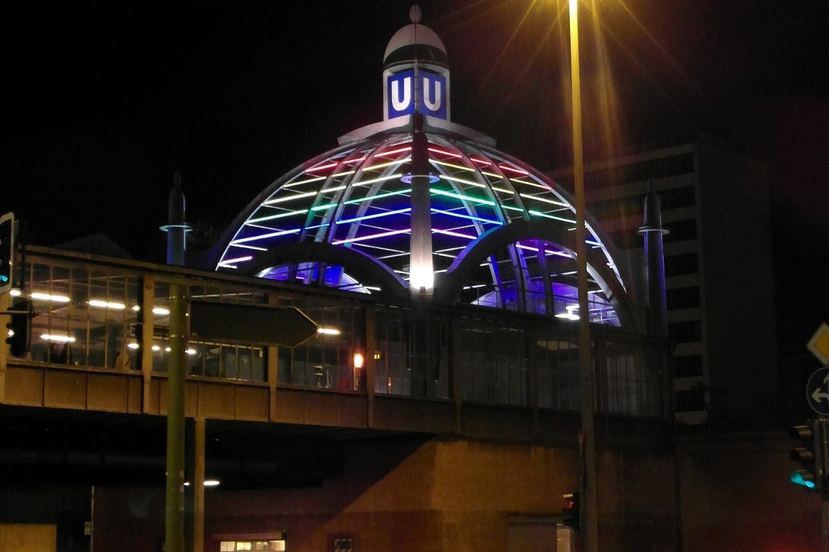 Nollendorfplatz mit Regenbogenkuppel