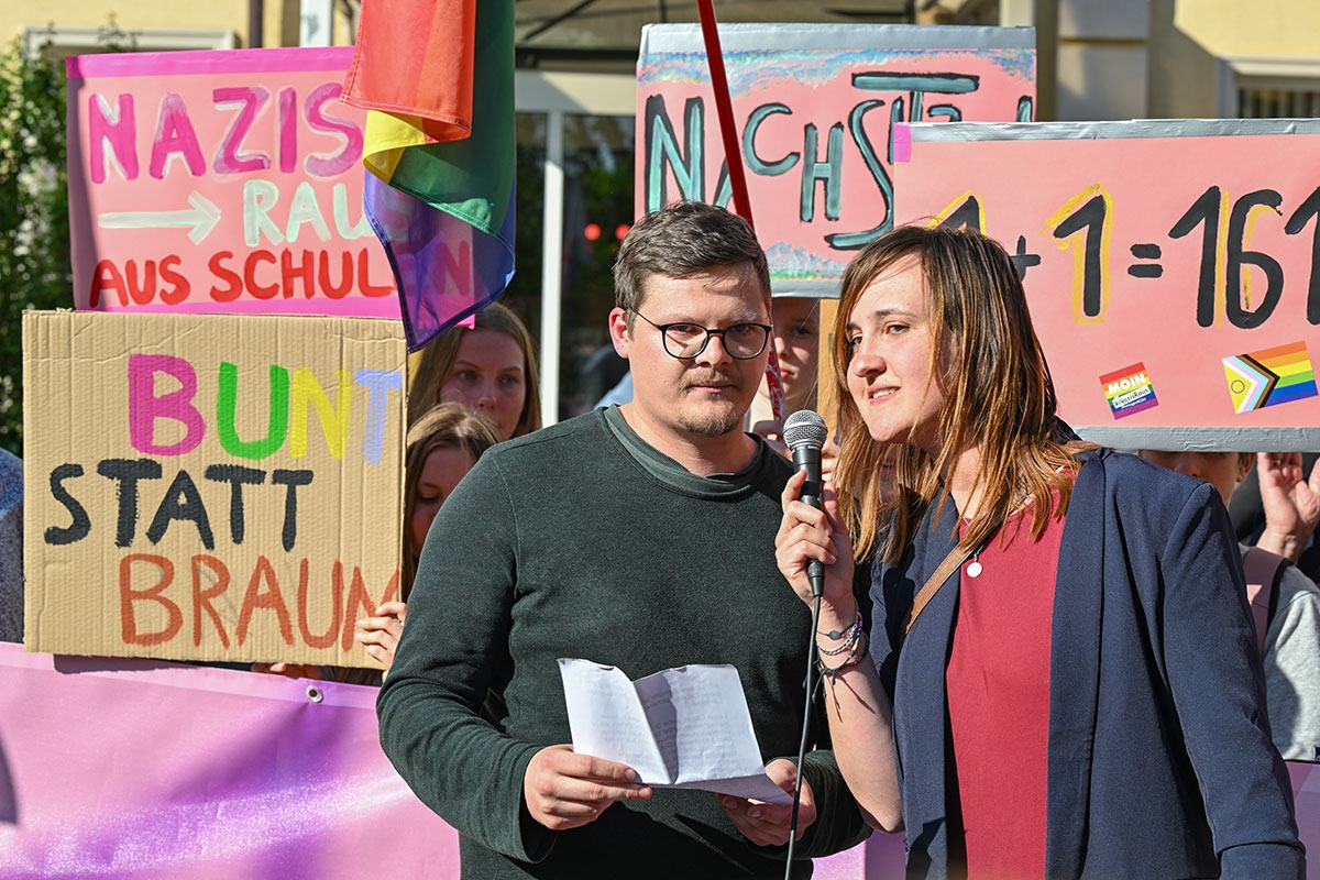 Demonstration «Vielfalt statt Einfalt - Schule ohne Diskriminierung» vor dem Schulamt in Cottbus