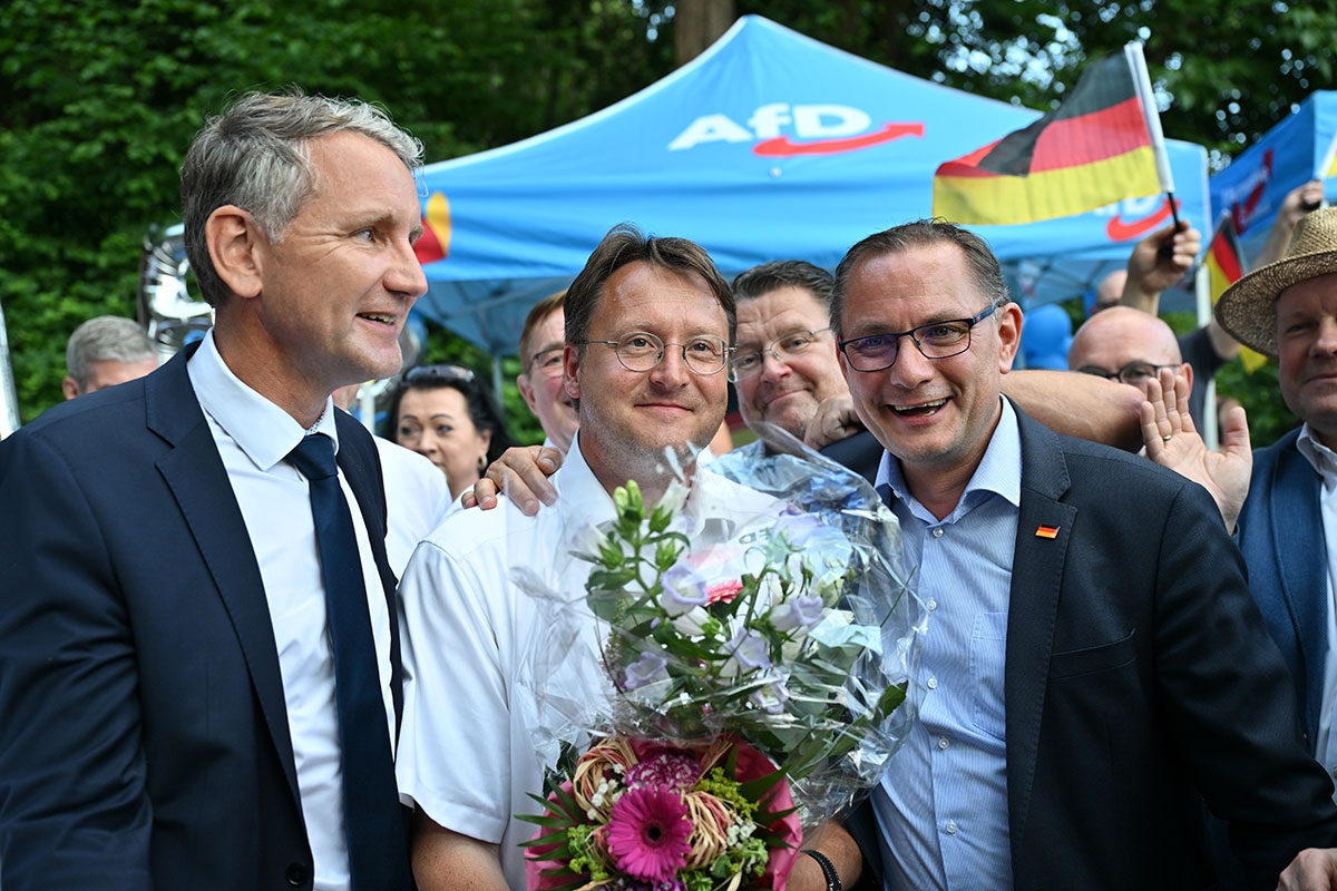 Höcke und Chrupalla gratulieren dem ersten AfD-Landrat Robert Sesselmann