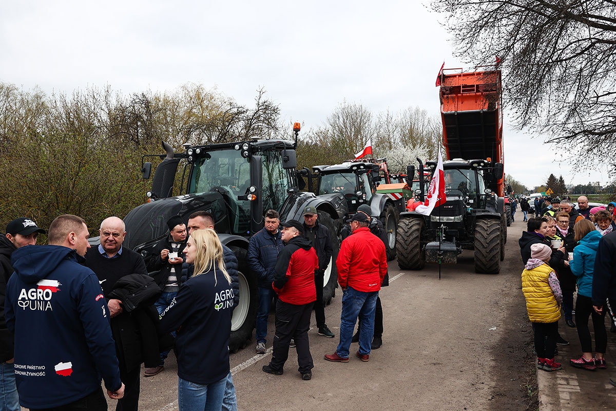 Bauernproteste am polnisch-ukrainischen Grenzübergang Hrubieszów im April