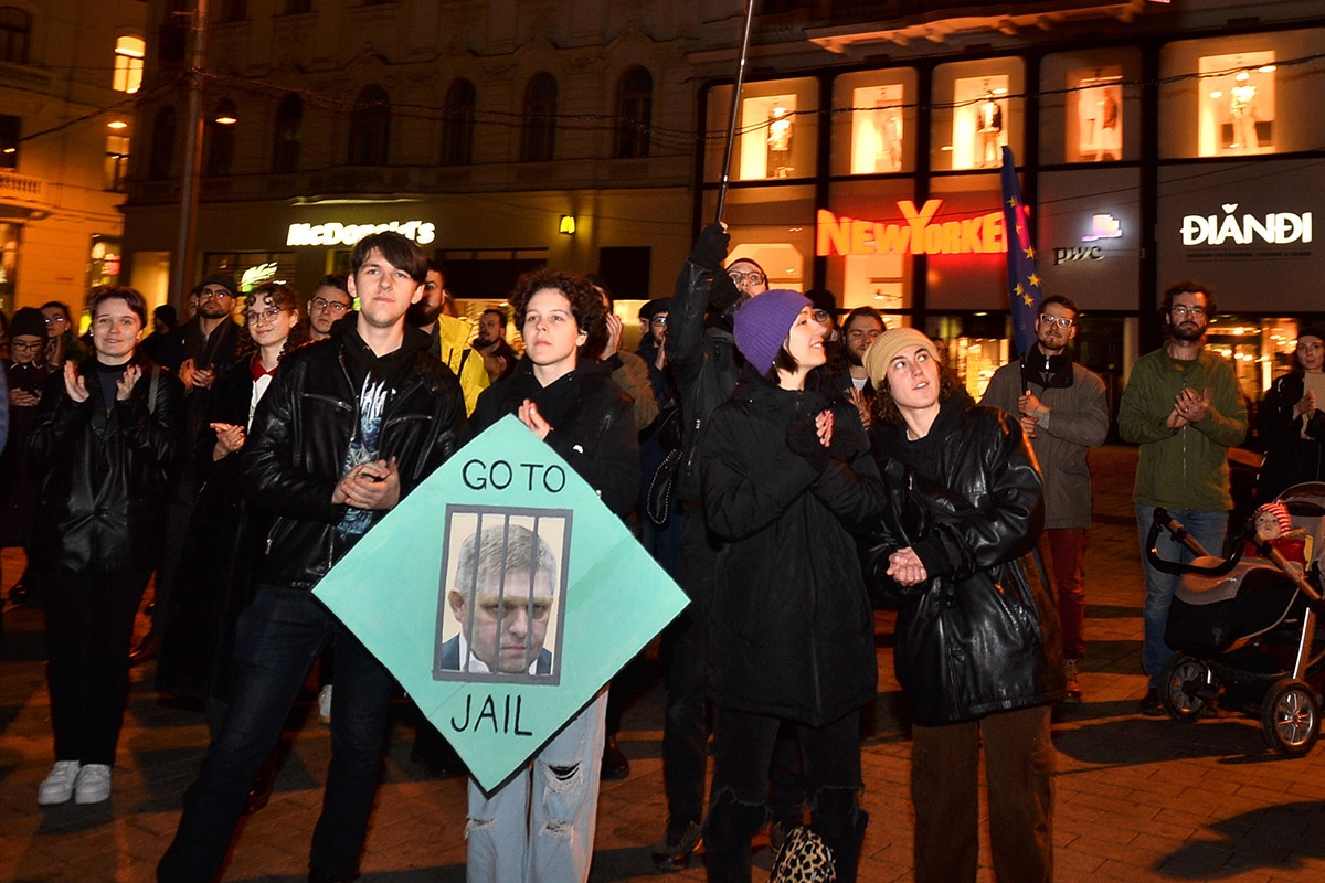 Sauer über die slowakische Justizreform. In Tschechien lebende Slowak:innen protestieren in Brünn, 15. Februar