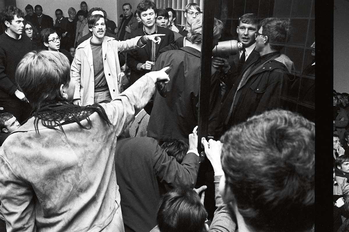 Historischer Augenblick. Studenten der Goethe-Universität in Frankfurt am Main blockieren die Konzilversammlung, 1967