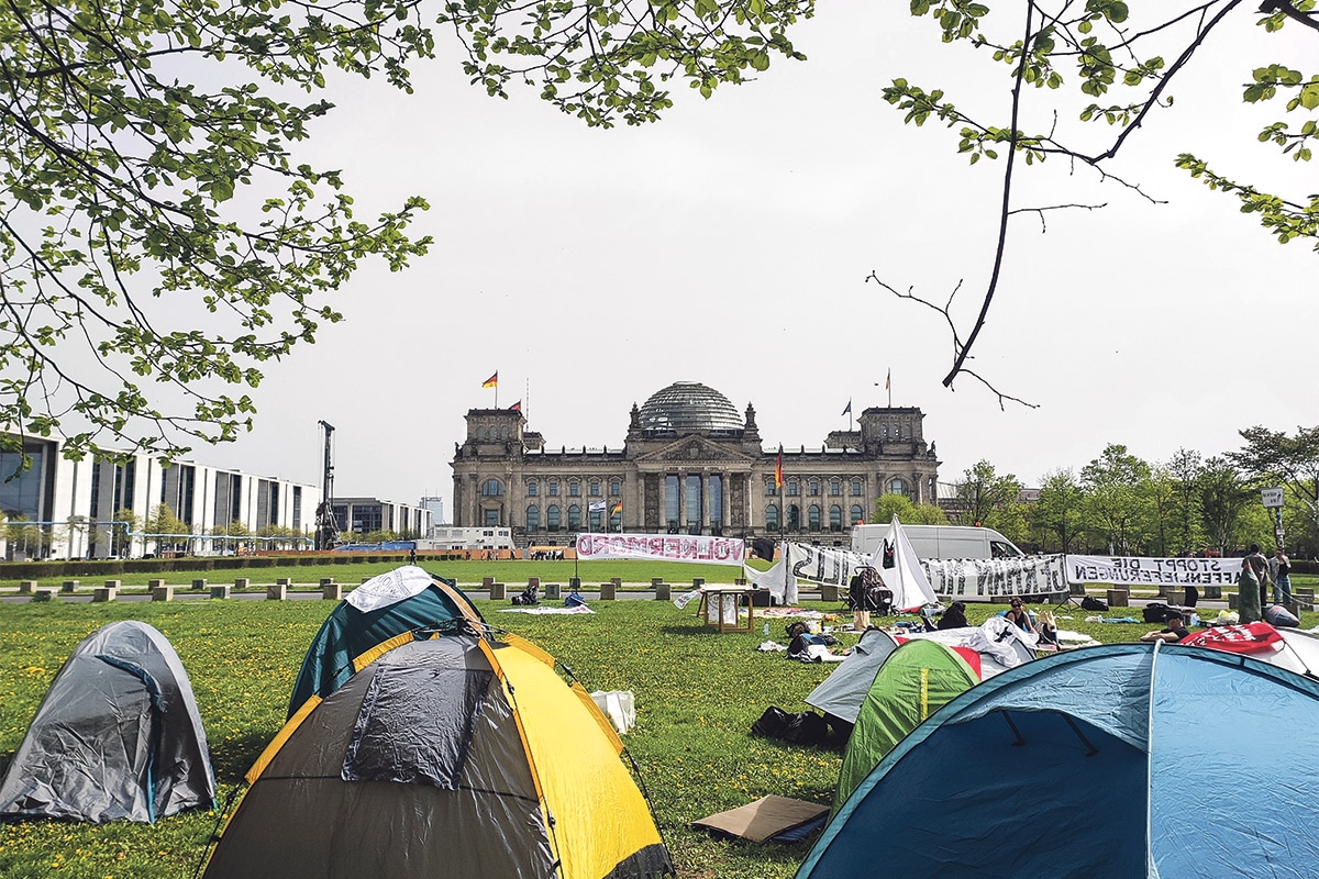 Zelten gegen Israel. Bis Ende der Woche wollen Unterstützer des Kongresses vor dem Reichstagsgebäude übernachten