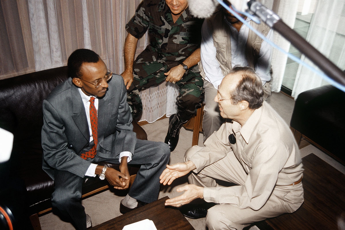 »Ein paar Mann mit Raketenwerfern zielten auf die Jeeps.« Paul Kagame später im Jahr 1994 bei Unterredungen mit dem damaligen US-Verteidigungsminister William Perry