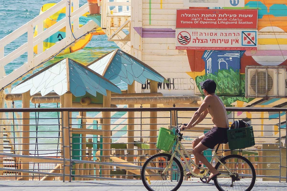 Schön hier. Strandszene in Tel Aviv