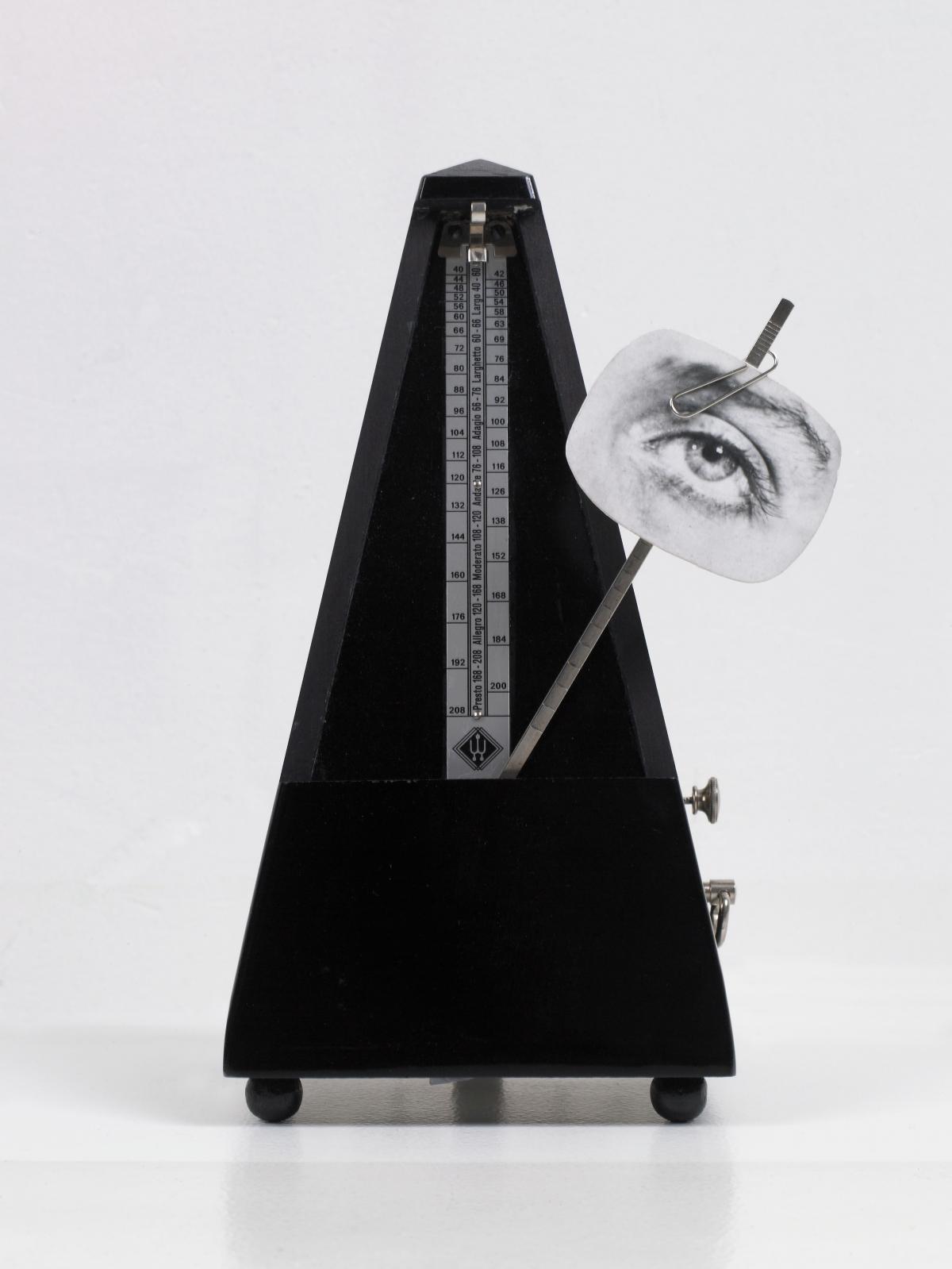  Man Ray, Indestructible Object