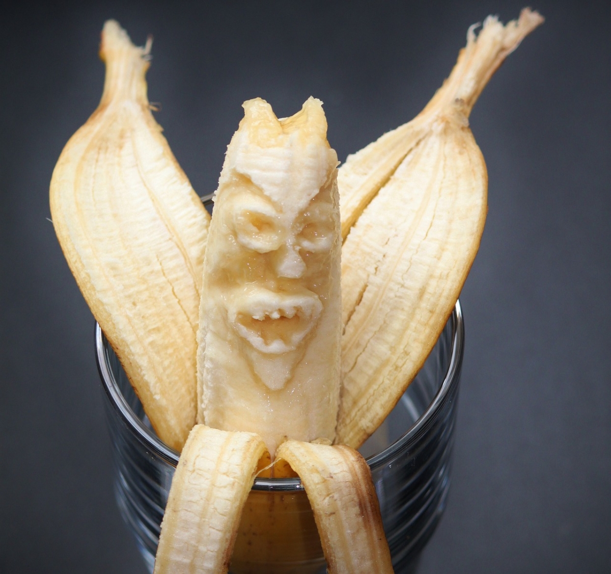Banane mit Gesicht