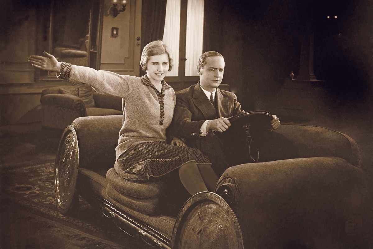 Propheten der Beschleunigung auf einem umgebauten Sofa, ca. 1920