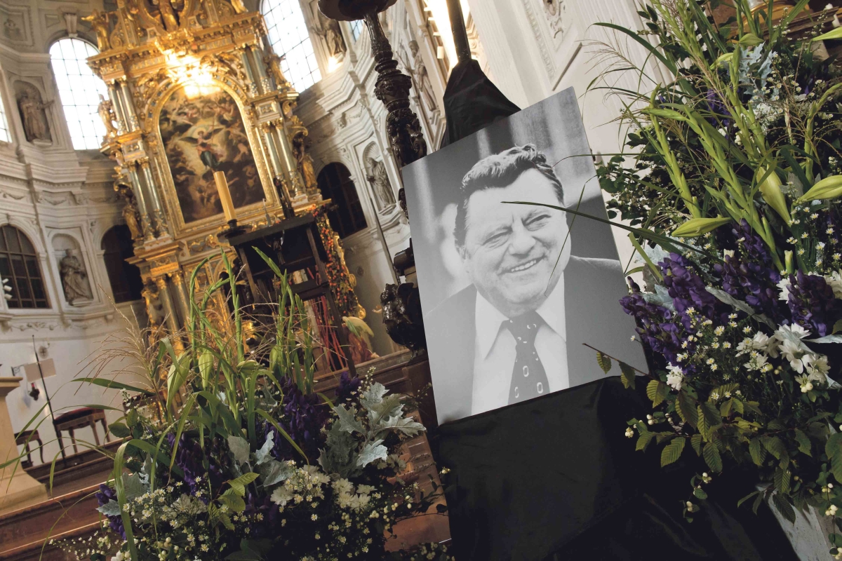 Gedenkgottesdienst zum 25. Todestag von Franz Josef Strauß in der Kirche St. Michael in München