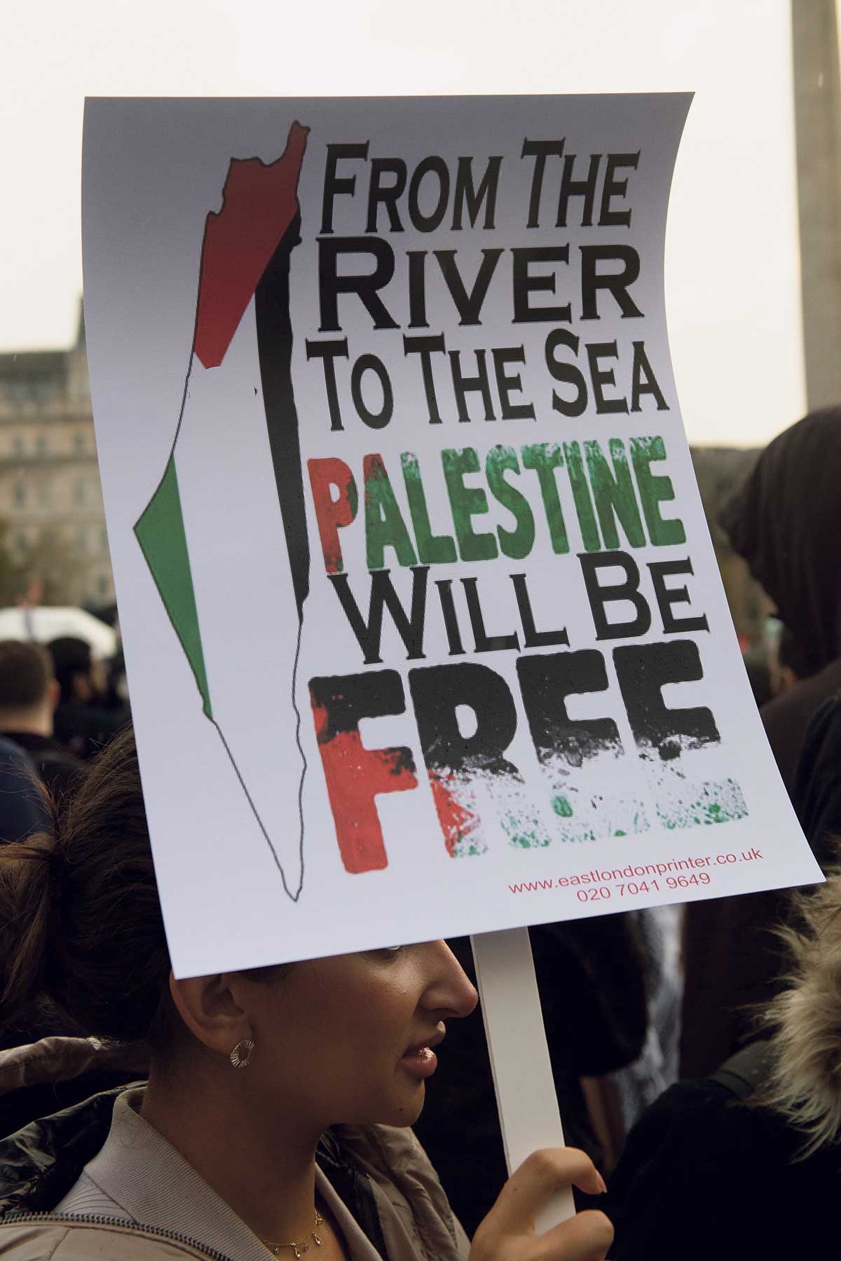 Demonstration in London am 4. November 2023. »Die Hamas lehnt jede Alternative zur vollständigen und uneingeschränkten Befreiung Palästinas vom Fluss bis zum Meer ab.« (Artikel 20 ihrer Charta von 2017)