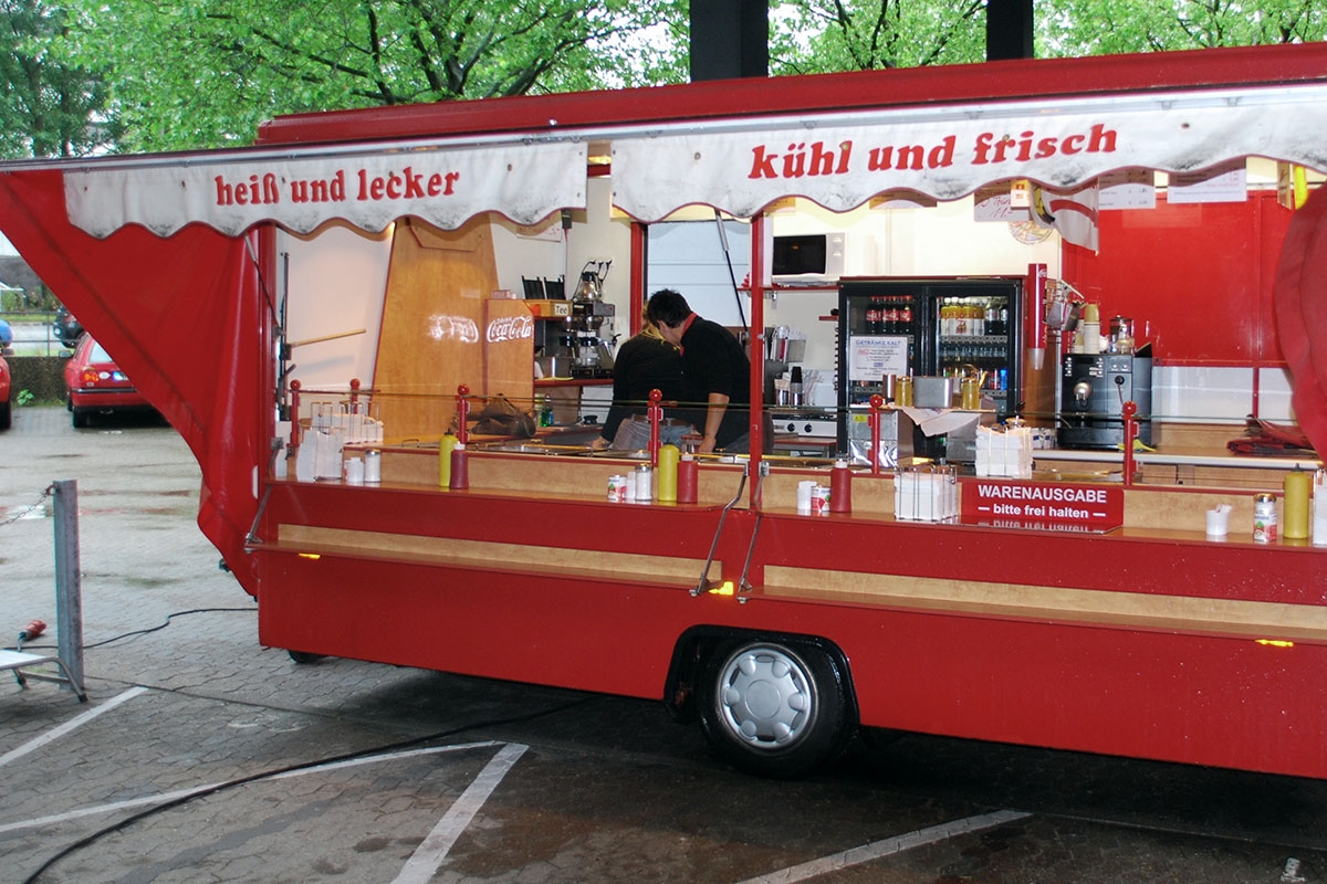 Den Fettgeruch loswerden. Pommesbude in Hamburg, 2009