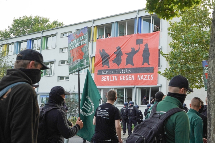 Sie marschieren wieder. Die Partei »Der III. Weg« stößt bei einer Demonstration in Berlin auf Widerspruch