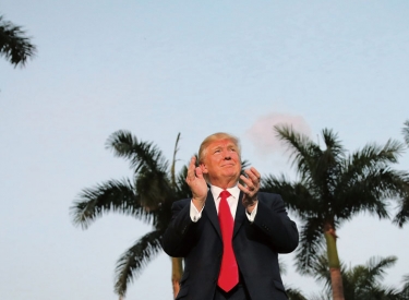 Der schon wieder. Donald Trump mit Palmen im Trump International Golf Club in West Palm Beach, 5. Februar