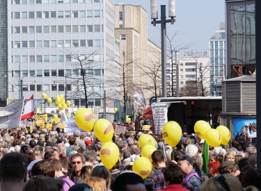 Start der Demonstration gegen Mietenwahnsinn in Berlin
