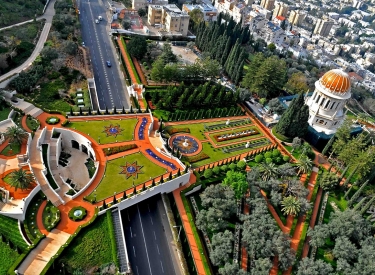 Luftaufahme des Schrein des Bab und Teilen der Bahai-Gärten