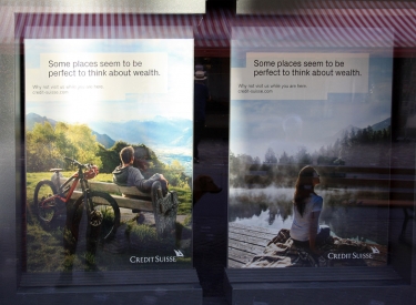 Reklame des Finanzinstituts Credit Suisse in Gstaad