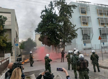 Berufsschule in Thessaloniki, aus der Molotow-Cocktails geworfen wurden