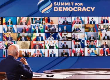 US-Präsident Joe Biden bei der Eröffnung der von der US-Regierung veranstalteten internationalen Demokratiekonferenz