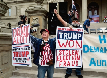 Trump-Anhänger demonstrieren vor dem Parlamentsgebäude von Michigan