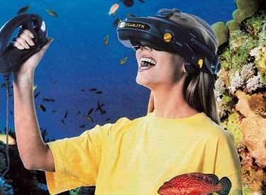Anzeige für das Computerspielsystem »Virtuality« mit 3D-Brille von 1994