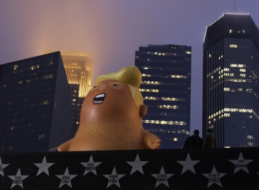 Trump als Luftballon bei eienr Demonstration