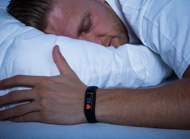 Schlafen mit Fitness-Gadget