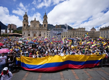 Demonstration gegen Präsident Gustavo Petro vor dem Parlament in Bogotá, 20. Juni