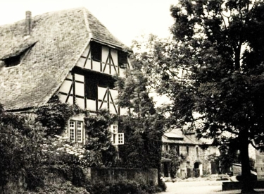 In seinem Lippoldsberger Anwesen richtete Hans Grimm auch nach 1945 noch die Dichtertage aus