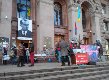 Porträt Banderas amRathaus in Kyjiw während des Euromaidan am 14. Januar 2014