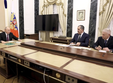 Wladimir Putin, Junus-bek Jewkurow und Andrej Troschew