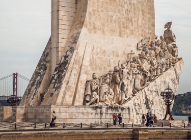 Das »Denkmal der Entdeckungen« ehrt wichtige Persönlichkeiten des frühen portugiesischen Kolonialismus, Lissabon