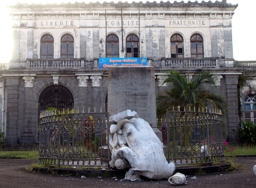 Gegner der Sklaverei. ­Dennoch wurde 2020 eine Statue des französischen ­Politikers Victor Schœlcher auf Martinique vom Sockel gerissen, auf den Sockel wurde geschrieben: »Proud to be ­colonised?«