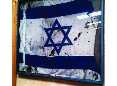 Vitrine im Museum des israelischen Panzerkorps in Latrun: Während des Yom-Kippur-Kriegs wehte die israelische Flagge am Fort Budapest auf dem Sinai