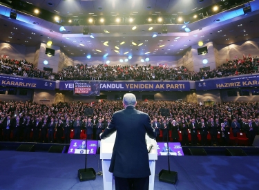Erdoğan bei einer Wahlkampfversammlung seiner AKP in Istanbul