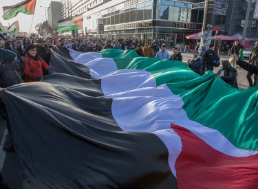 »Krasse Projektionsfläche«. Kundgebung mit riesiger Palästinafahne am Holocaust-Gedenktag in Berlin