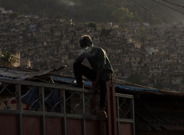 Ein Anwohner in einem Vorort von Port-au-Prince